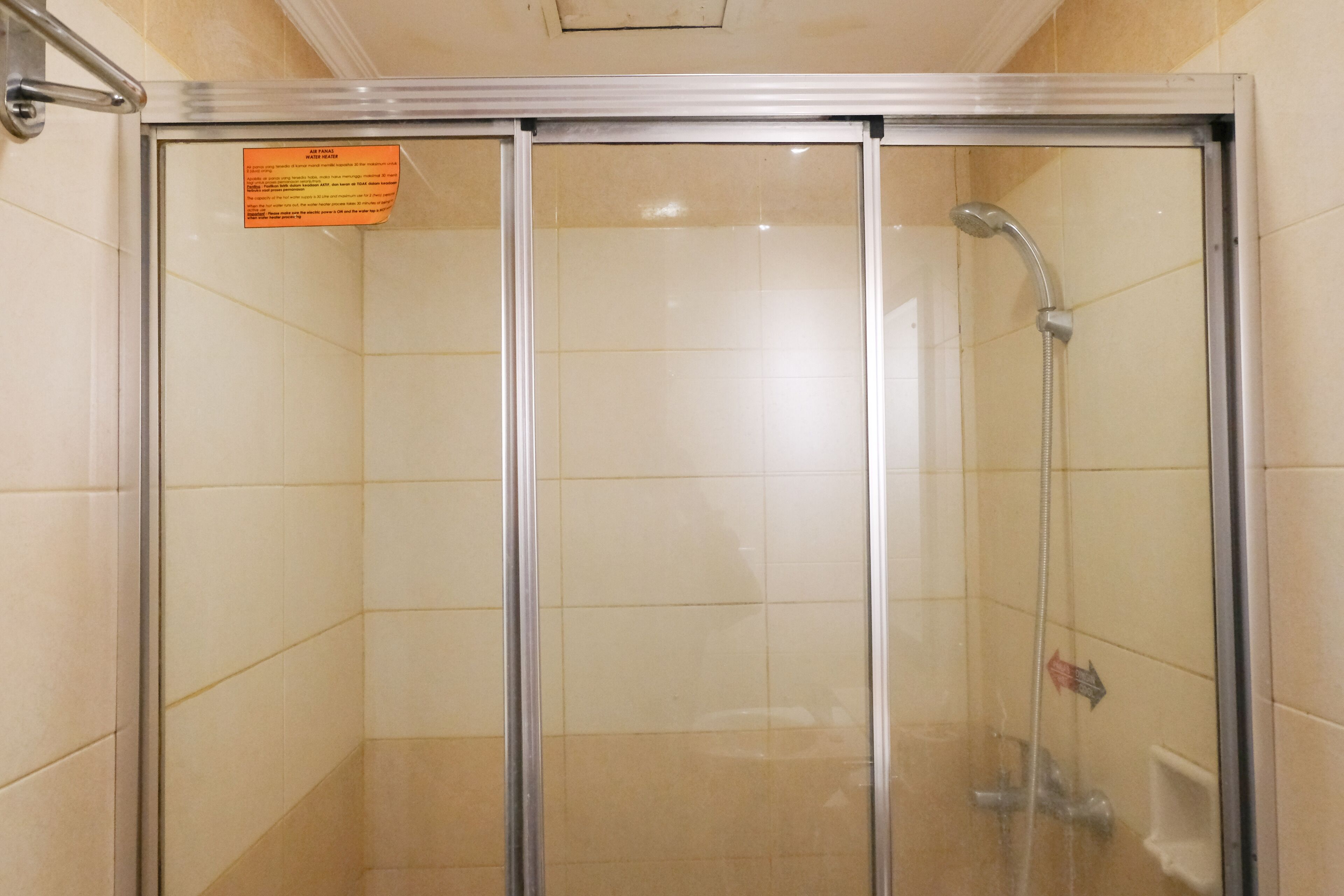 Studio | Bathroom