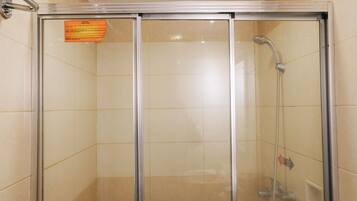 Studio | Bathroom