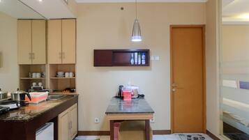 Studio | Yksityinen keittiö | Täysikokoinen jääkaappi, liesi, riisinkeitin