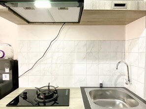 Full-sized fridge, stovetop, rice cooker, cookware/dishes/utensils - Best Deal And Cozy Studio At Apartment Transpark Juanda Bekasi Timur (Bekasi)
