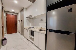 Apartment | Private kitchen | Full-size fridge, stovetop, rice cooker, cookware/dishes/utensils - Well Furnished And Cozy 2Br Sky House Bsd Apartment (Pagedangan)