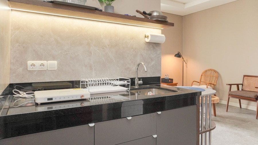 Good Deal And Restful 1Br Ciputra International Apartment