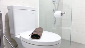 Bathroom - Good Deal And Restful 1Br Ciputra International Apartment (Jakarta)
