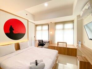Studio | Een bureau, gratis wifi