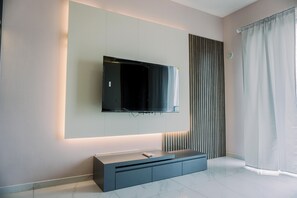 Living area - Homey And Spacious 3Br At Sky House Bsd Apartment (Pagedangan)