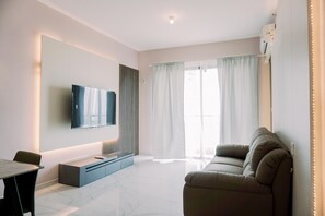 Living area - Homey And Spacious 3Br At Sky House Bsd Apartment (Pagedangan)