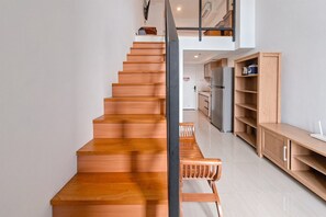 Studio | Desk, free WiFi - Cozy Stay And Comfy Studio Loft Kingland Avenue Apartment (South Tangerang)