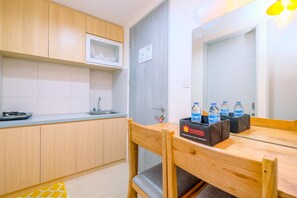 شقة | مطبخ خاص | ثلاجة/مجمد بحجم كبير، موقد طهي مسطح، جهاز طهي للأرز