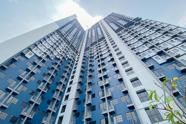 Exterior - Minimalist 1Br With Extra Room At Evenciio Margonda Apartment (Depok)