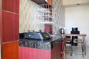 Full-sized fridge, stovetop