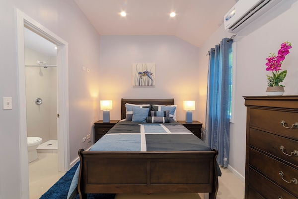 1 dormitori, planxa i posts de planxar, wifi i roba de llit