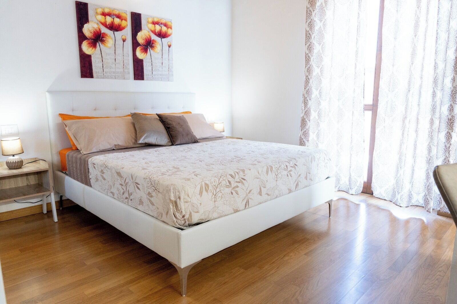 2 Schlafzimmer, Schreibtisch, schallisolierte Zimmer