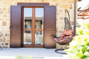 Terrace/patio - Vacation Home La Perla del Lago-All the comfort of your own home with a lake view! (Castel Rigone)