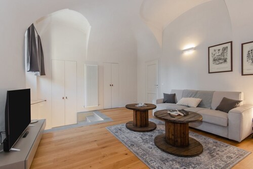 Comfortable and spacious apartment of about 60 m2, recently renovated, is ideal for 2 guests. The accommodation is located on the mezzanine floor of a historic building without a lift and consists of a kitchen, living room, a bedroom and a bathroom. We a