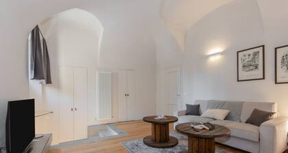 Comfortable and spacious apartment of about 60 m2, recently renovated, is ideal for 2 guests. The accommodation is located on the mezzanine floor of a historic building without a lift and consists of a kitchen, living room, a bedroom and a bathroom. We a