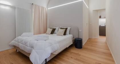 GuestHost - Comfortable and spacious apartment of about 60 m2, recently renovated, is ideal for 2 guests. The accommodation is located on the mezzanine floor of a historic building without a lift and consists of a kitchen, living room, a bedroom and a ba