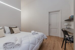 Unclassified image, 3 of 20, button - Comfortable and spacious apartment of about 60 m2, recently renovated, is ideal for 2 guests. The accommodation is located on the mezzanine floor of a historic building without a lift and consists of a kitchen, living room, a bedroom and a bathroom. We a (Asti)