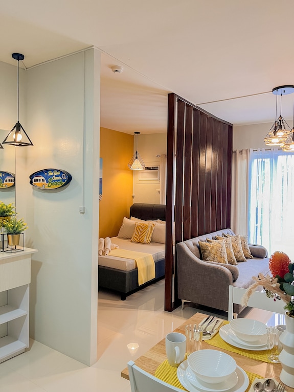 Chic Ruby Studio: Balcony, Private Pool, Gym Access - Puerto Princesa