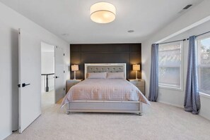 4 slaapkamers, een strijkplank/strijkijzer, reisbedje, wifi