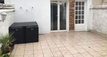 Studio Tranquille. Independence, brand new, fully equipped, quiet, practical.
