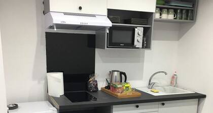 Studio Tranquille. Indépendance, tout récent, tout équipé, calme, pratique.