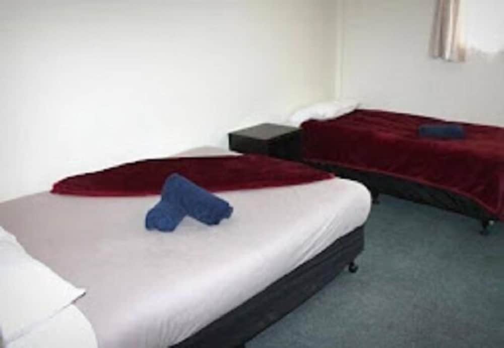 Aaron Court Motel 3