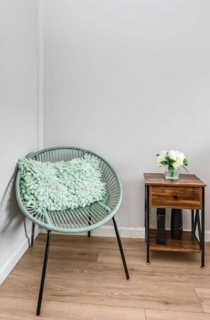 Interior - Sparkling Clean New Reno Apt Prime Location! (Los Angeles)