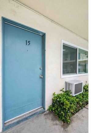 Exterior - Tranquil Hideaway: Pool, Free Parking & WiFi (Los Angeles)