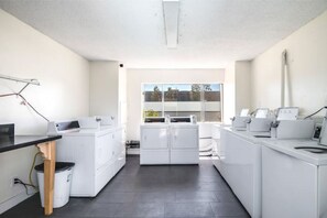 Interior - Cozy Studio Retreat in Charming Sherman Oaks, Cal (Los Angeles)