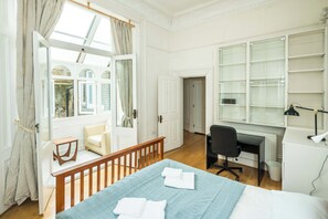 4 bedrooms, bed sheets