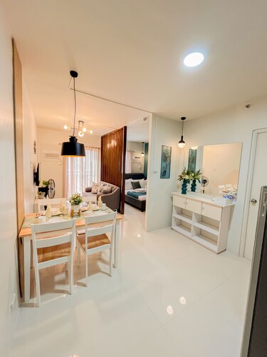  Ocean Studio1 Bedroom, Private Balcony, Inviting Pool, and Gym