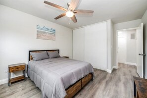 Room - 1Bd, Sparkling pool, Fast WiFi, Nice Neighborhood! (Los Angeles)