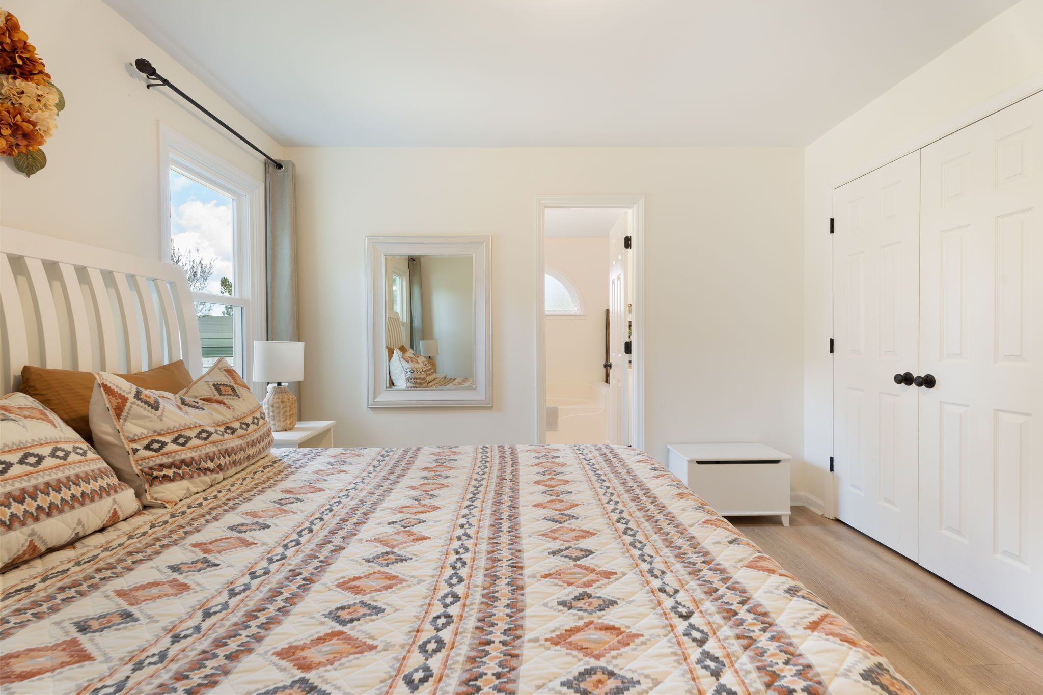 3 bedrooms, desk, travel crib, WiFi