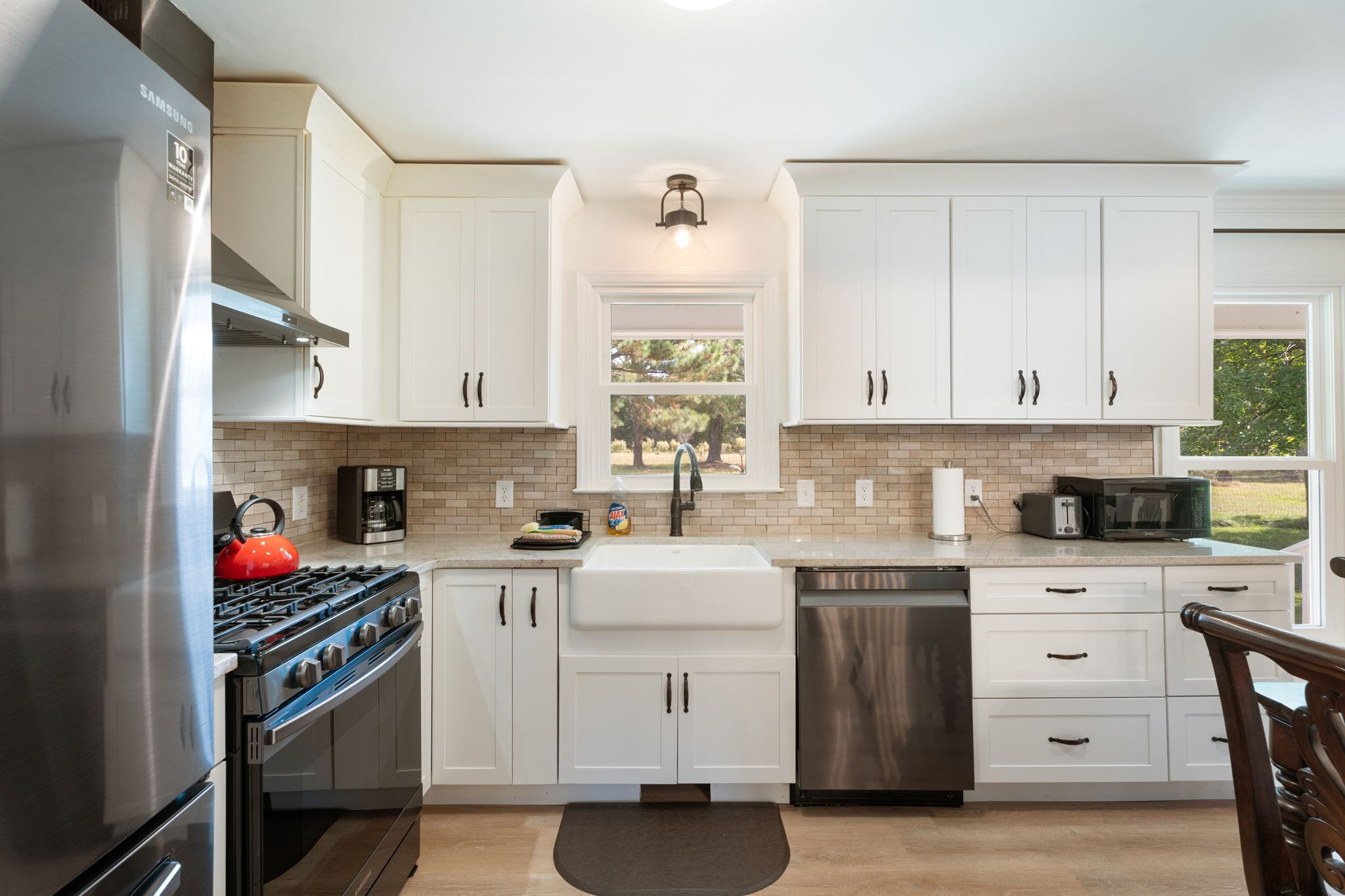 Refrigerador, microondas, horno y parrilla de estufa 