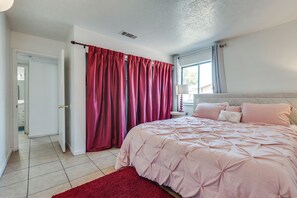 2 bedrooms, iron/ironing board, free WiFi, bed sheets