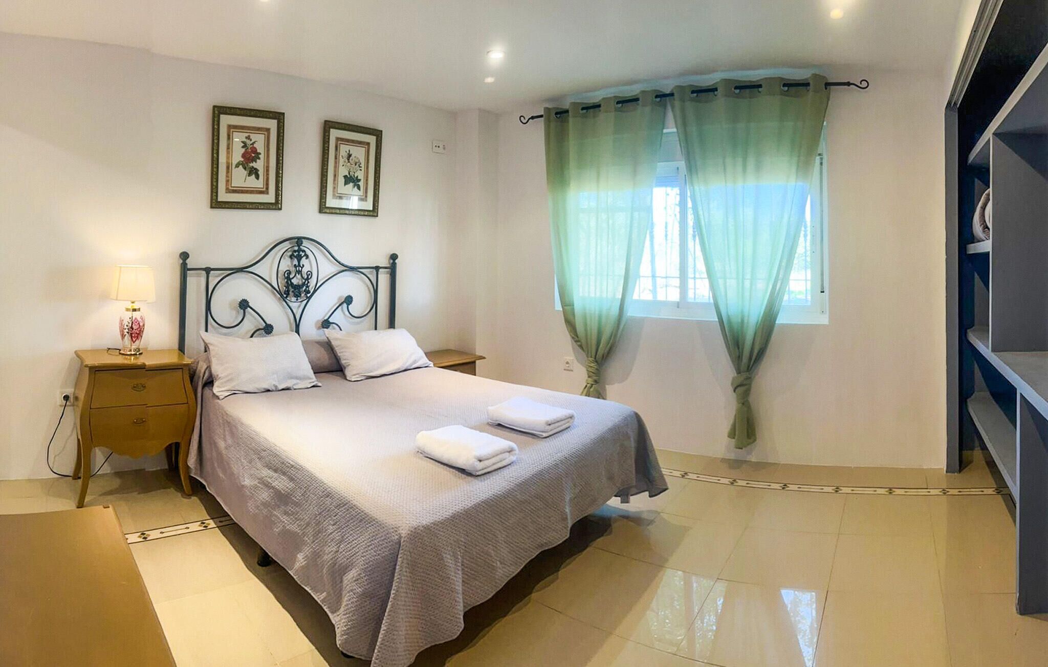 6 quartos, berço de viagem, Wi-Fi de cortesia, roupa de cama