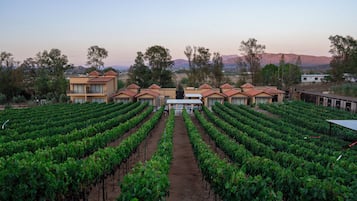 Vista frontal de la propiedad