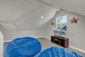 4 bedrooms, individually decorated, individually furnished, free WiFi