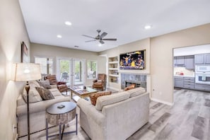 Smart TV, fireplace - Sonrisa Sunshine-Pool,Spa,Walk to BNP 3BD #066685 (La Quinta)