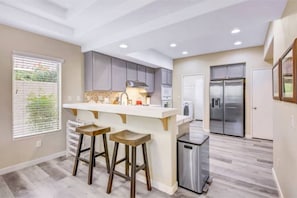 Fridge, microwave, oven, stovetop - Sonrisa Sunshine-Pool,Spa,Walk to BNP 3BD #066685 (La Quinta)