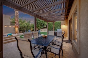 Outdoor dining - Sonrisa Sunshine-Pool,Spa,Walk to BNP 3BD #066685 (La Quinta)