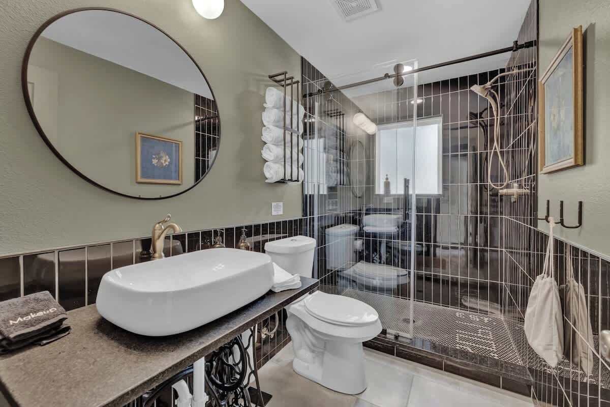House, Multiple Beds, Patio, City View (262 N Union Ave) | Bathroom | Towels