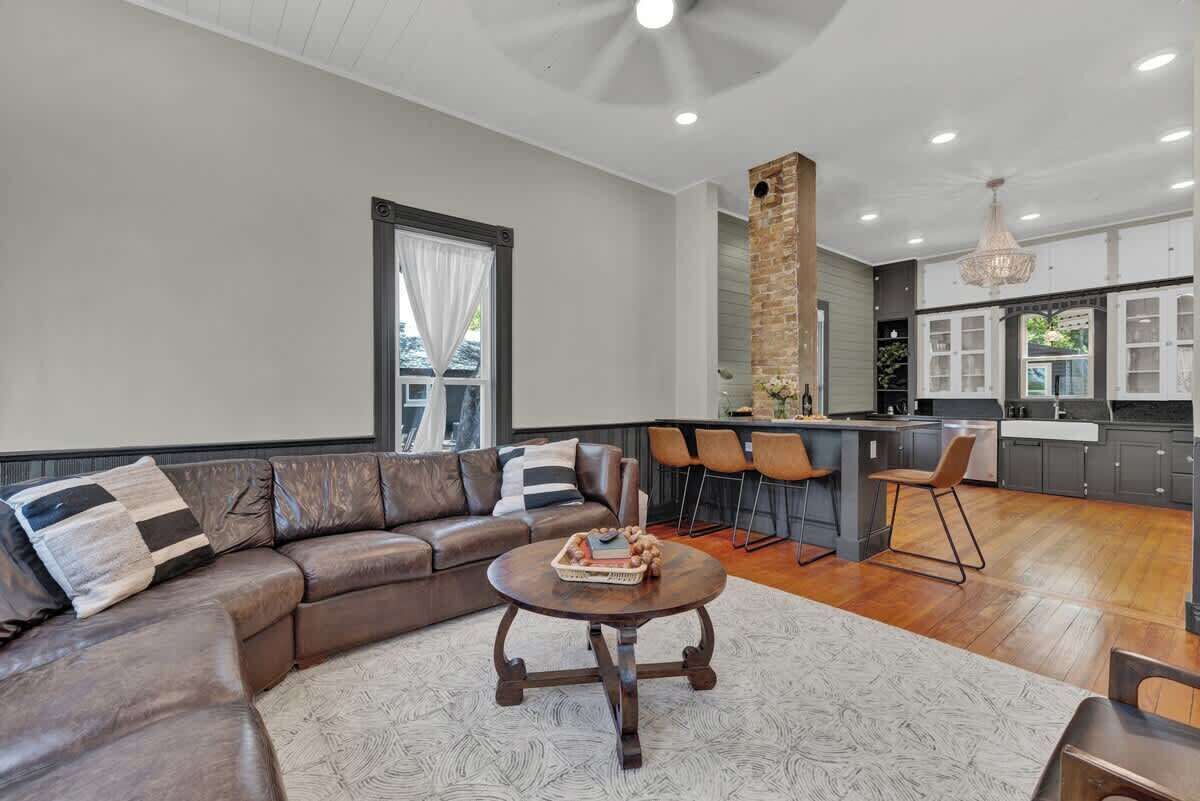 House, Multiple Beds, Patio, City View (262 N Union Ave) | Living area