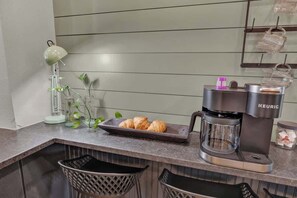 House, Multiple Beds, Patio, City View (262 & 296 N Union) | Dining