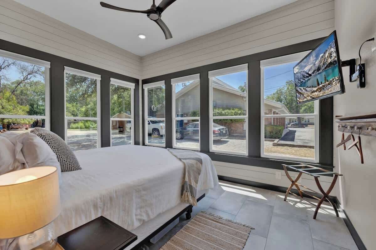 House, Multiple Beds, Patio, City View (262 & 296 N Union) | 6 bedrooms, individually decorated, individually furnished, bed sheets