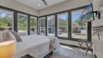 House, Multiple Beds, Patio, City View (262 & 296 N Union) | 6 bedrooms, individually decorated, individually furnished, bed sheets