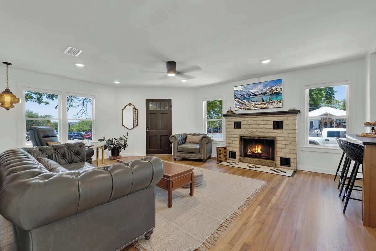 House, Multiple Beds, Patio, City View (262 & 296 N Union) | Living area