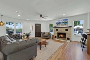 單棟房屋, 多張床, 露台, 城市景 (262 & 296 N Union) | 客廳