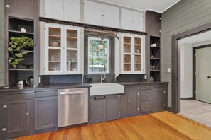 House, Multiple Beds, Patio, City View (262 & 296 N Union) | Interior