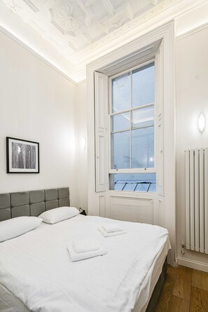 2 chambres, fer et planche à repasser, Wi-Fi, draps fournis